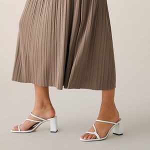 WIDE HEELED STRAPPY SANDALS!!! 👠👠👠